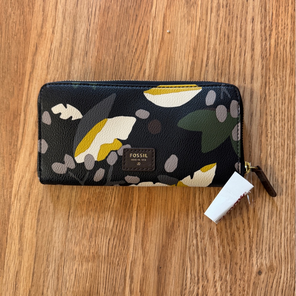 Fossil NWT Wallet In Black Floral
